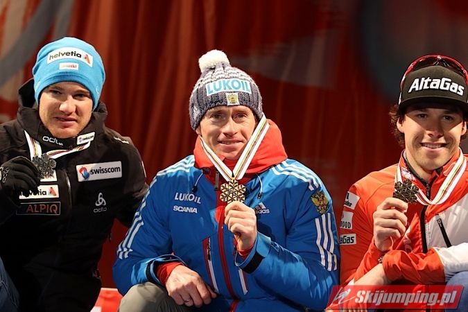 059 Dekoracja medalowa skiathlonu